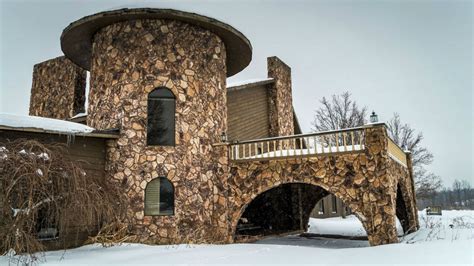 mike tyson old ohio mansion.